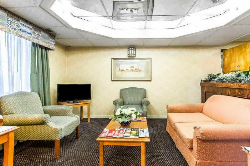 Econo Lodge & Suites Clarksville Kültér fotó